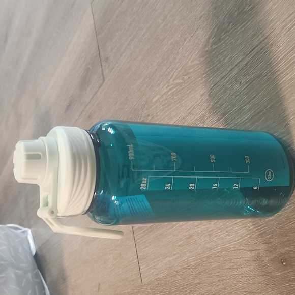 Lululemon Teal Water Bottle NWT - Picture 3 of 4